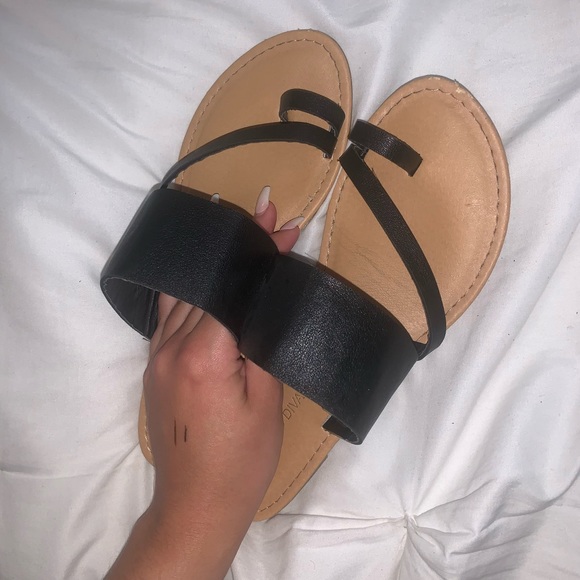 Black sandals - Picture 2 of 3